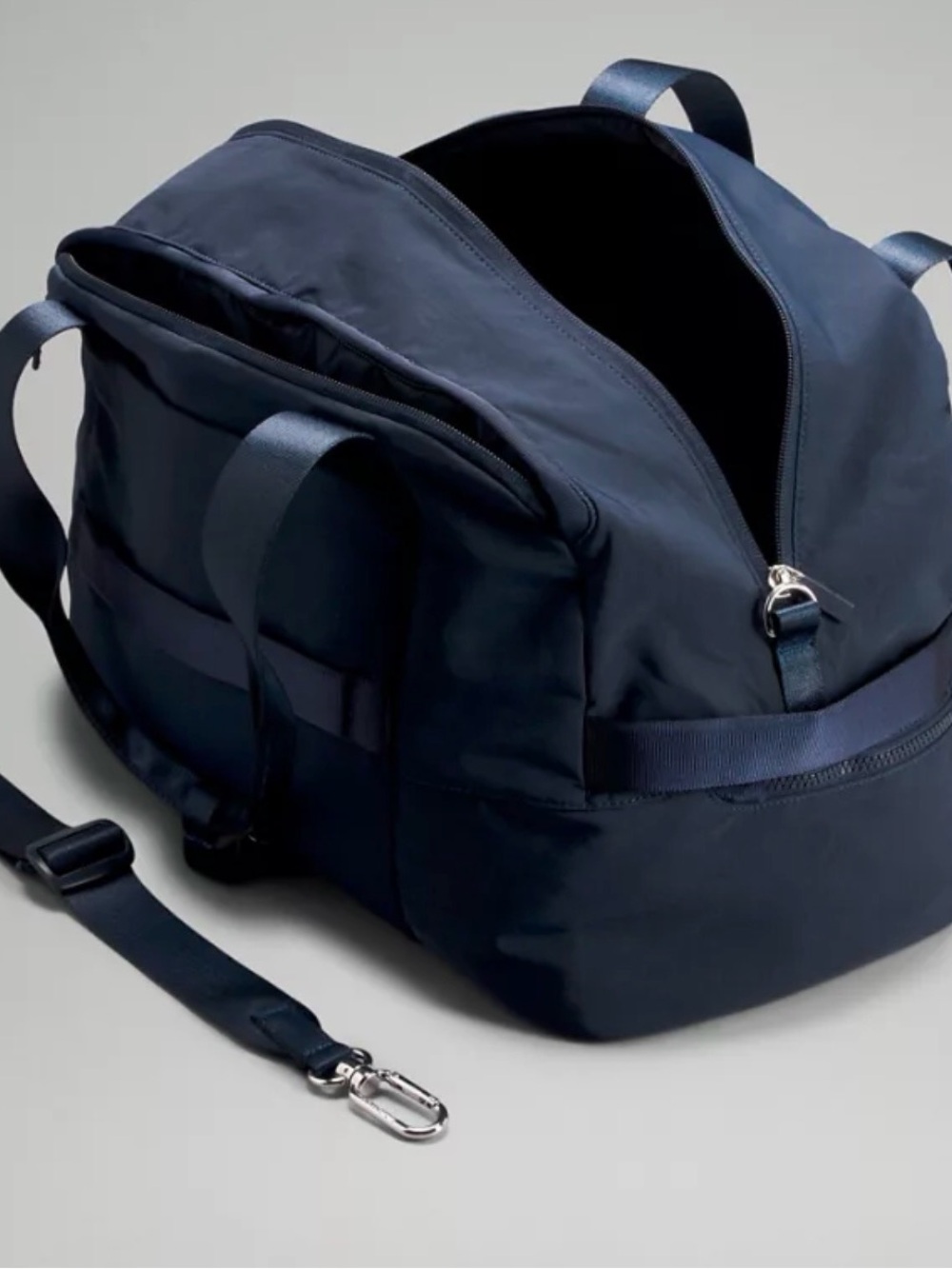 lululemon City Adventurer Duffle Bag 29L Club Patch Navy and White for Travel - Picture 4 of 6